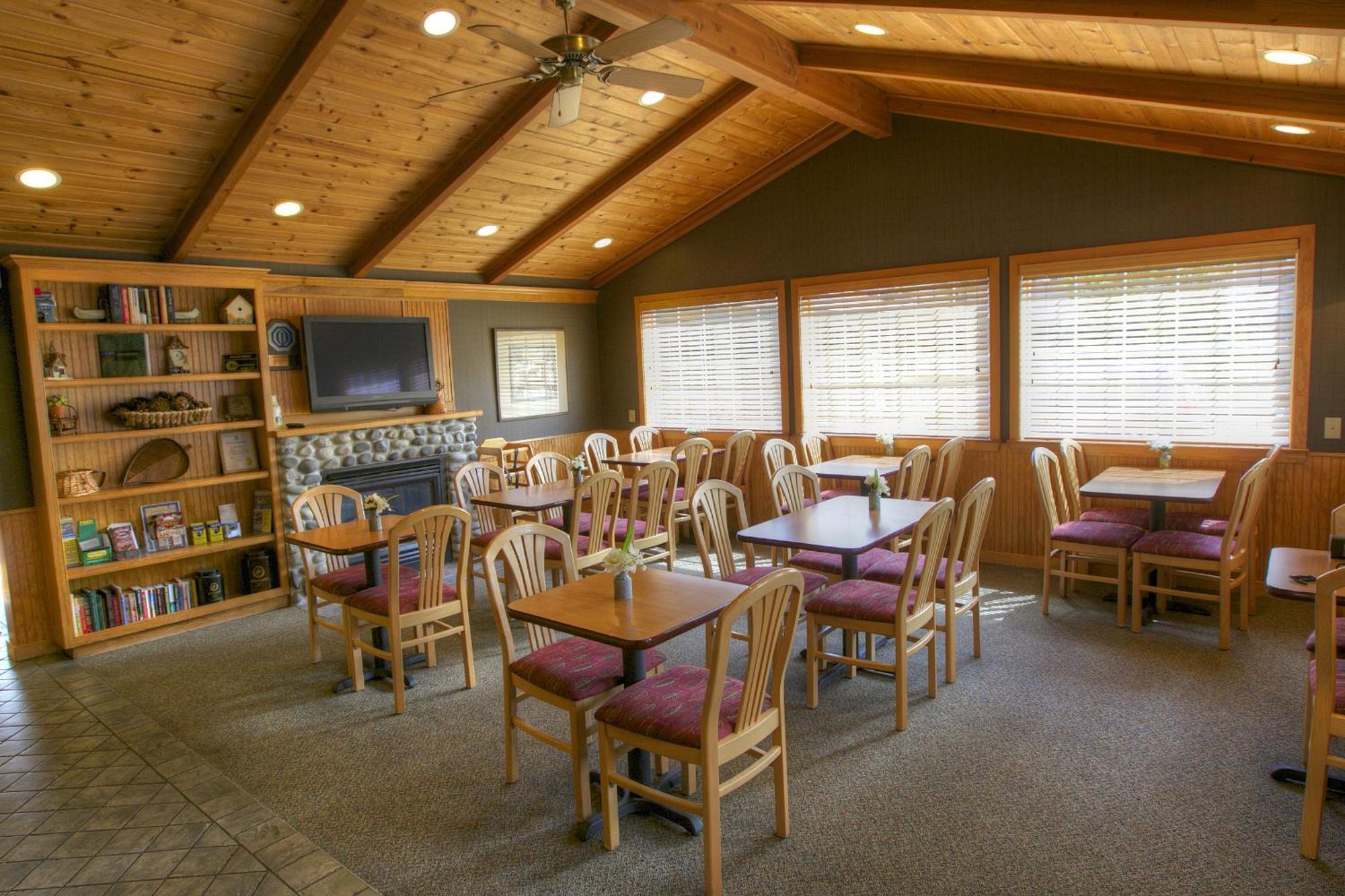 Poulsbo Inn & Suites Exterior photo