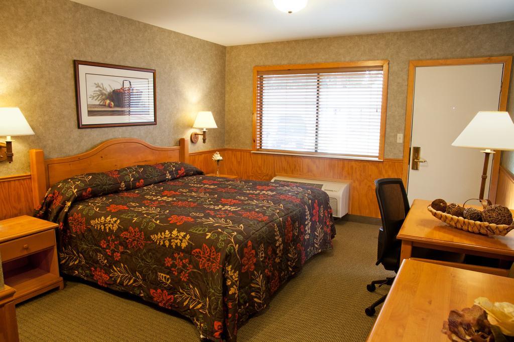 Poulsbo Inn & Suites Exterior photo
