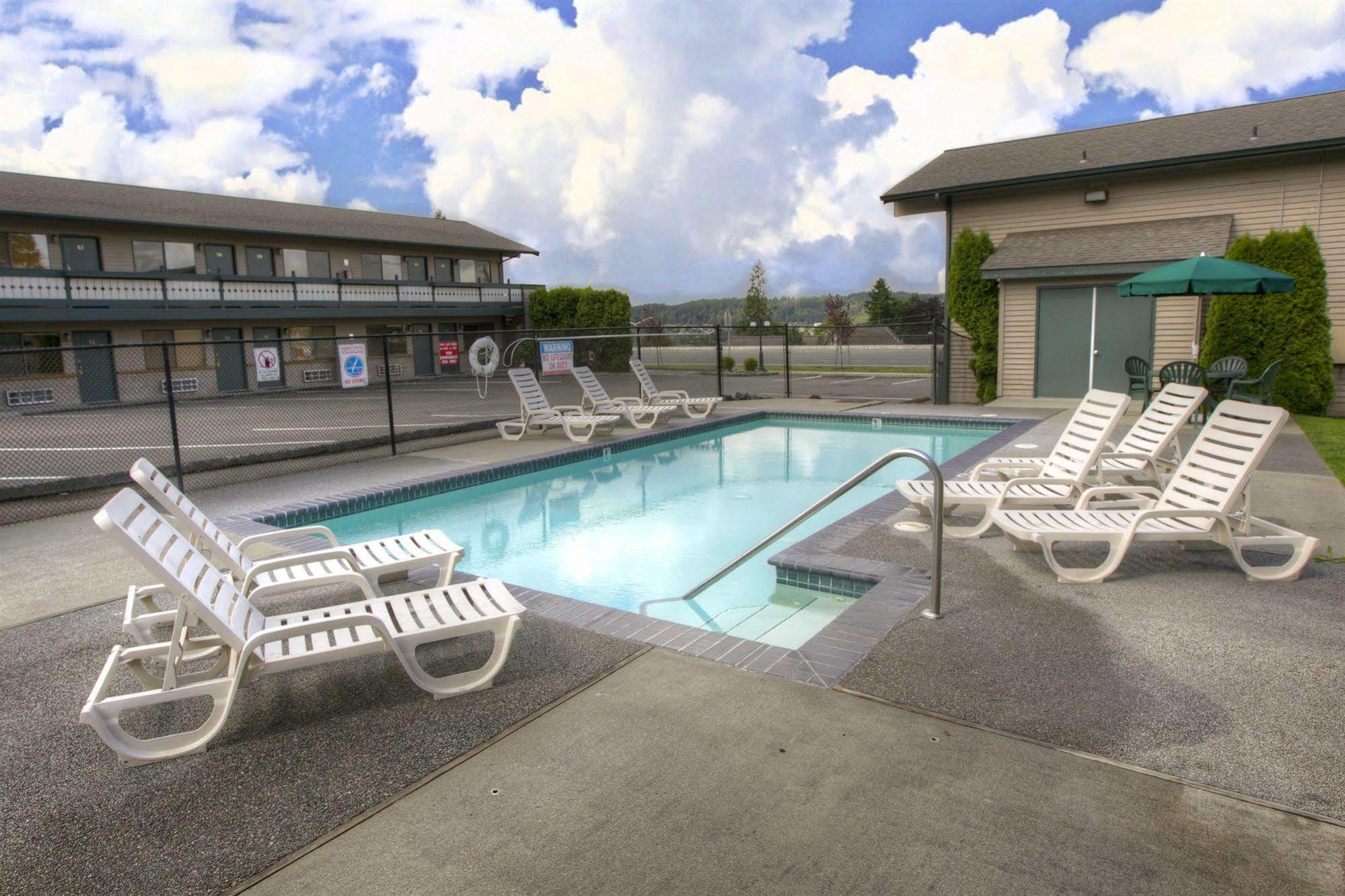 Poulsbo Inn & Suites Exterior photo